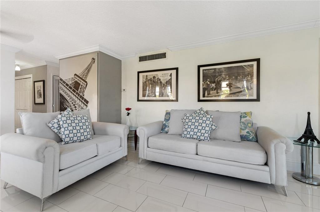 COACH HOUSE EAST & WEST - Residential