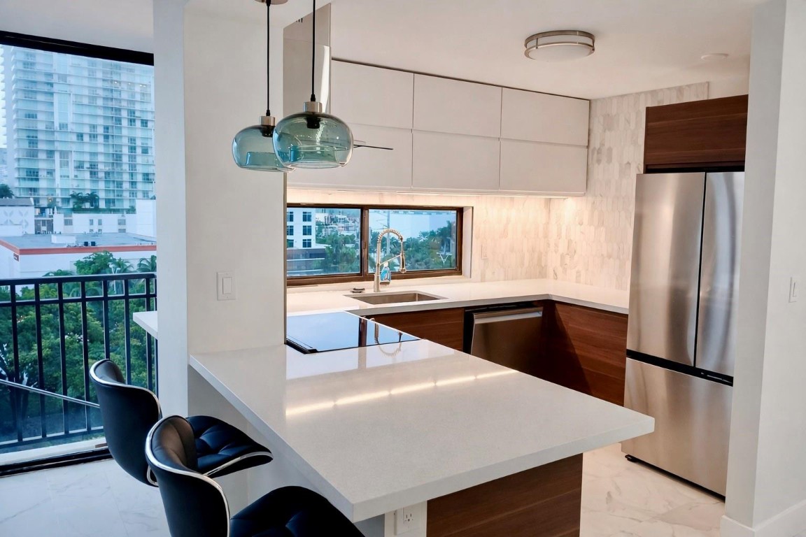 PLAZA OF AMERICAS CONDO - Residential