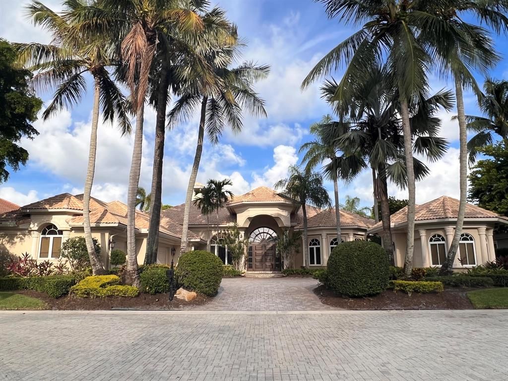 Photo of 14 St. Thomas Drive Dr, Palm Beach Gardens, FL 33418 (MLS # R10822504)