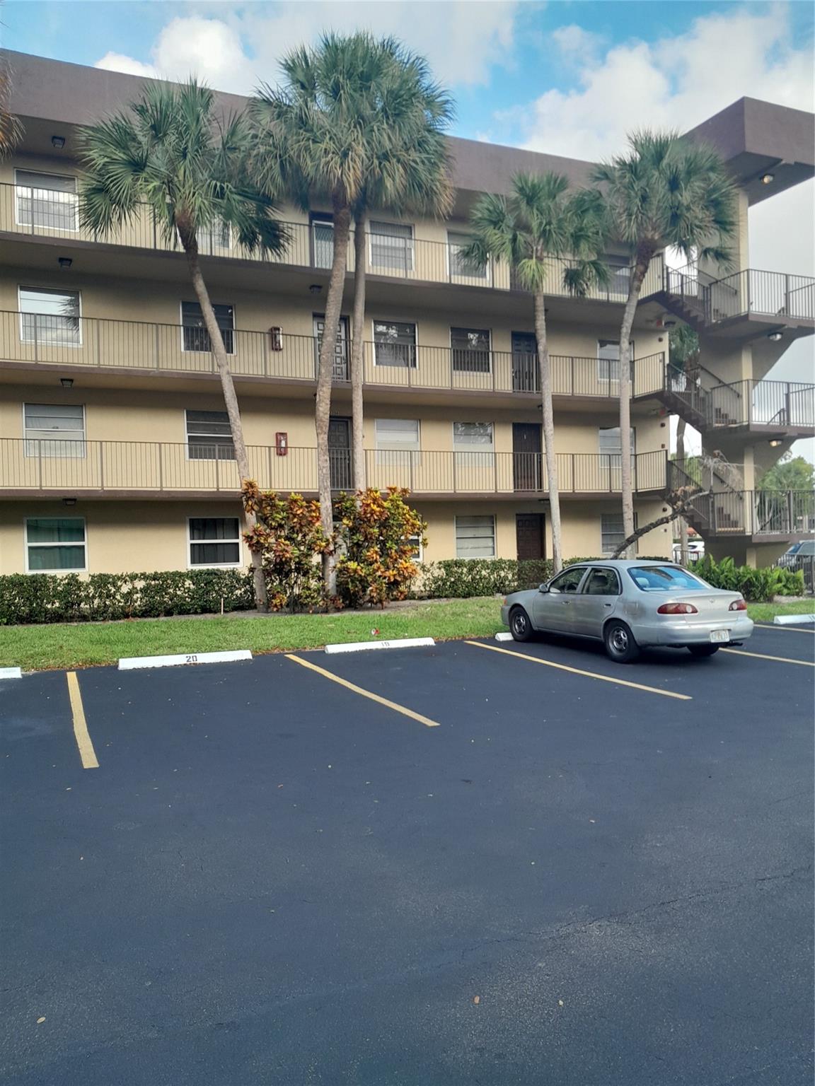 3321 NW 47th Ter 335