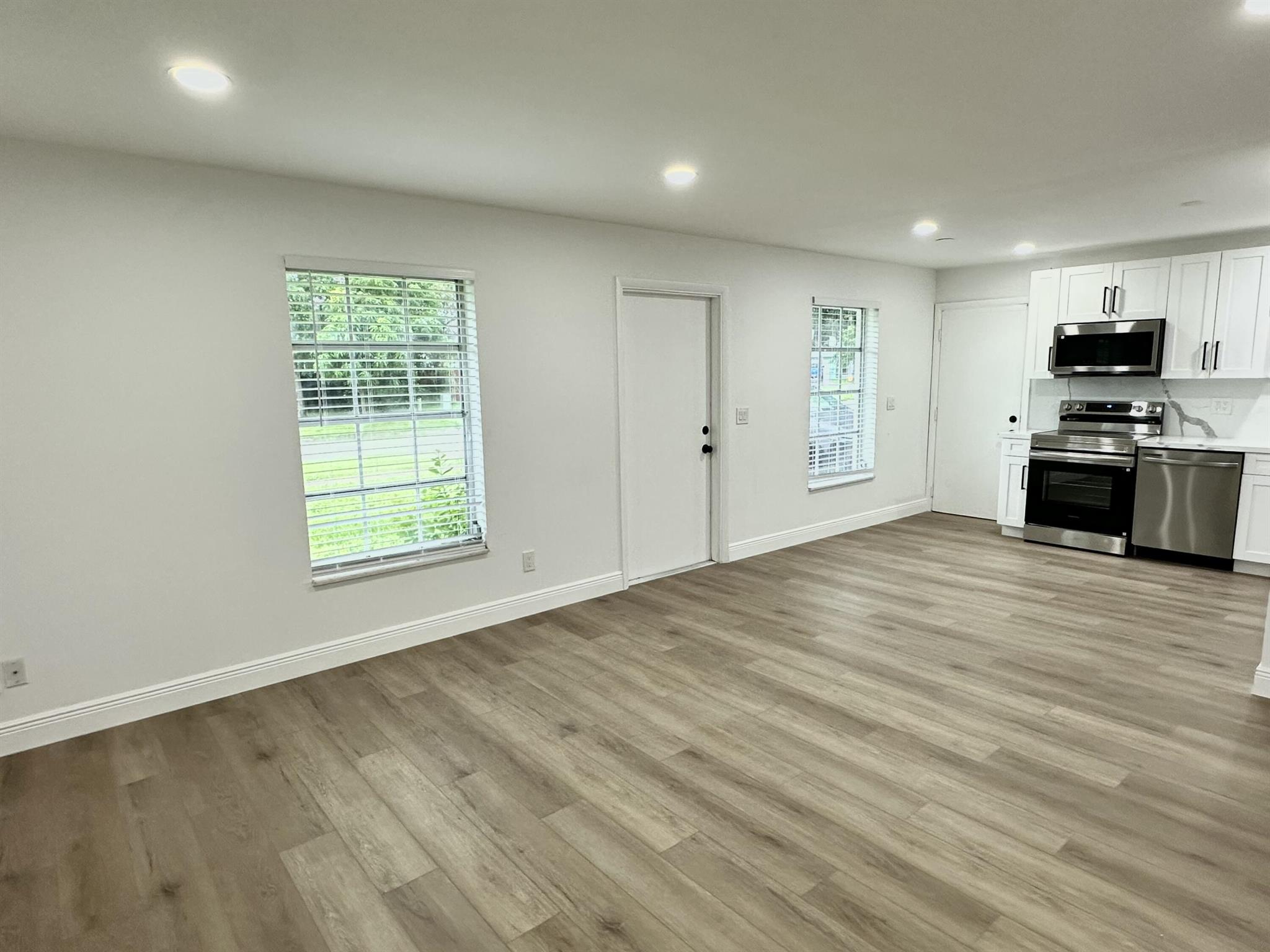 RIVER PARK UNIT 7 - Residential Lease