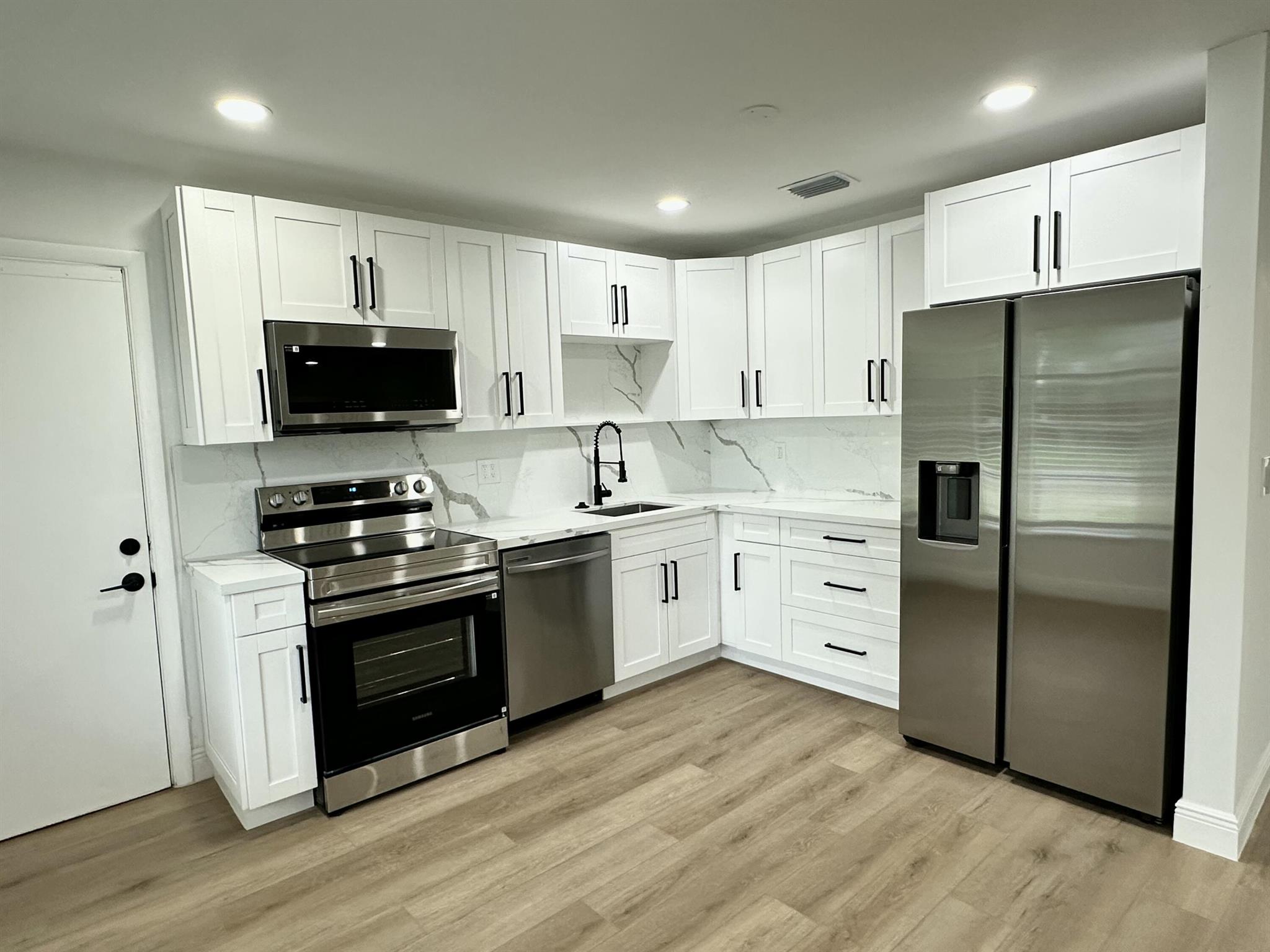 RIVER PARK UNIT 7 - Residential Lease