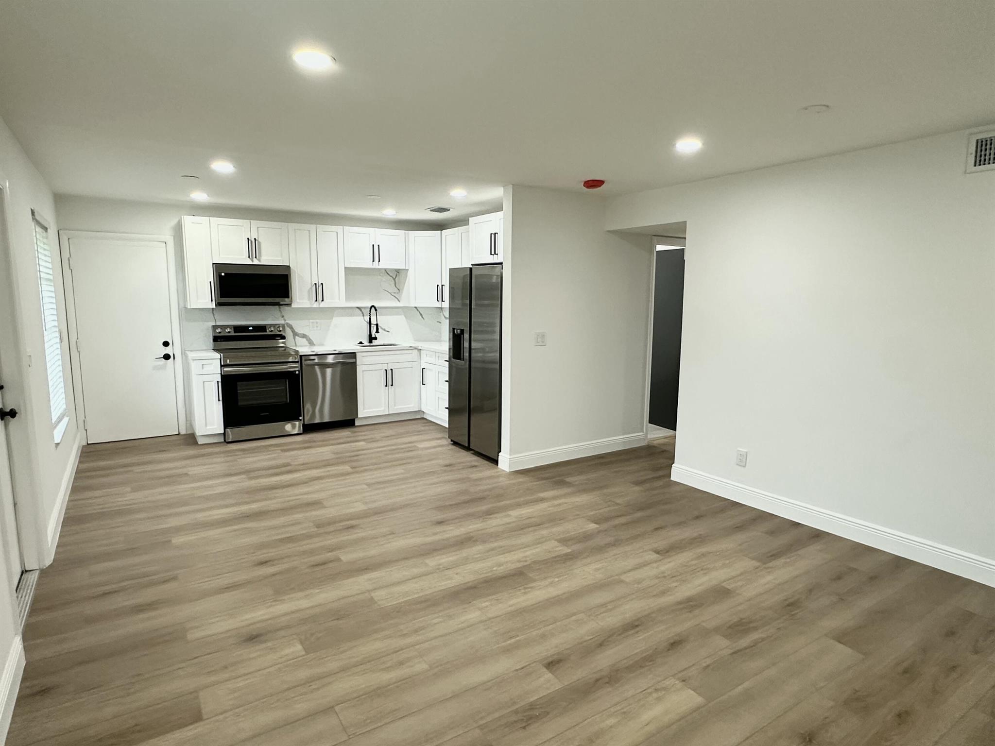 RIVER PARK UNIT 7 - Residential Lease