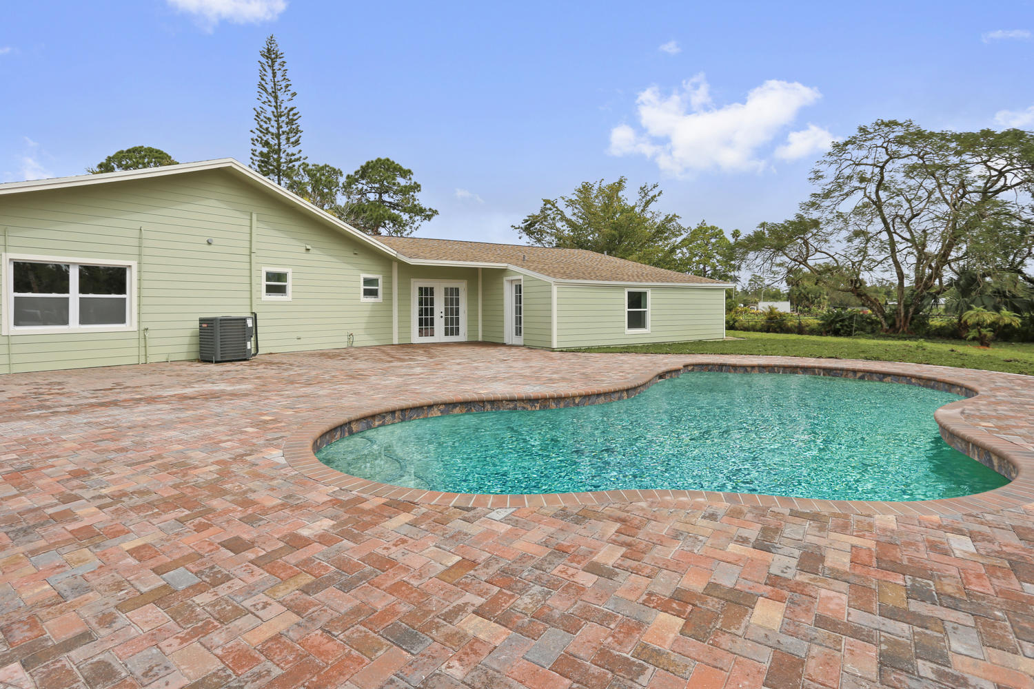 LOXAHATCHEE GROVES - Residential