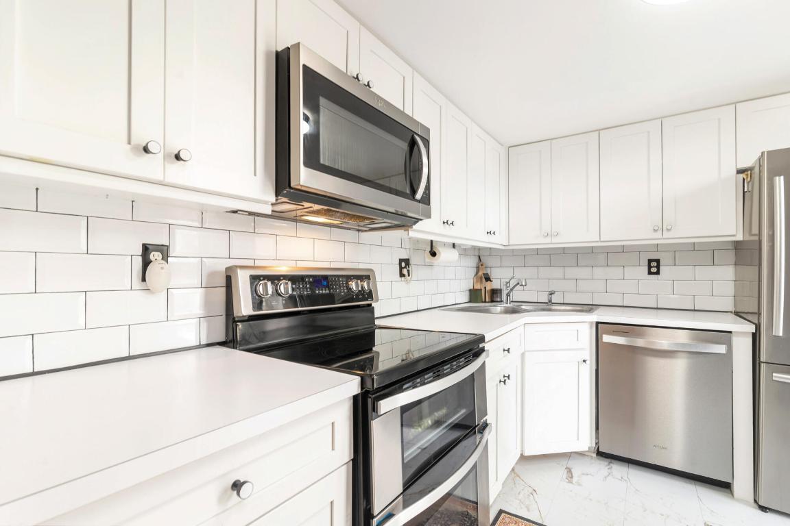 TRIANON CONDO - Residential Lease