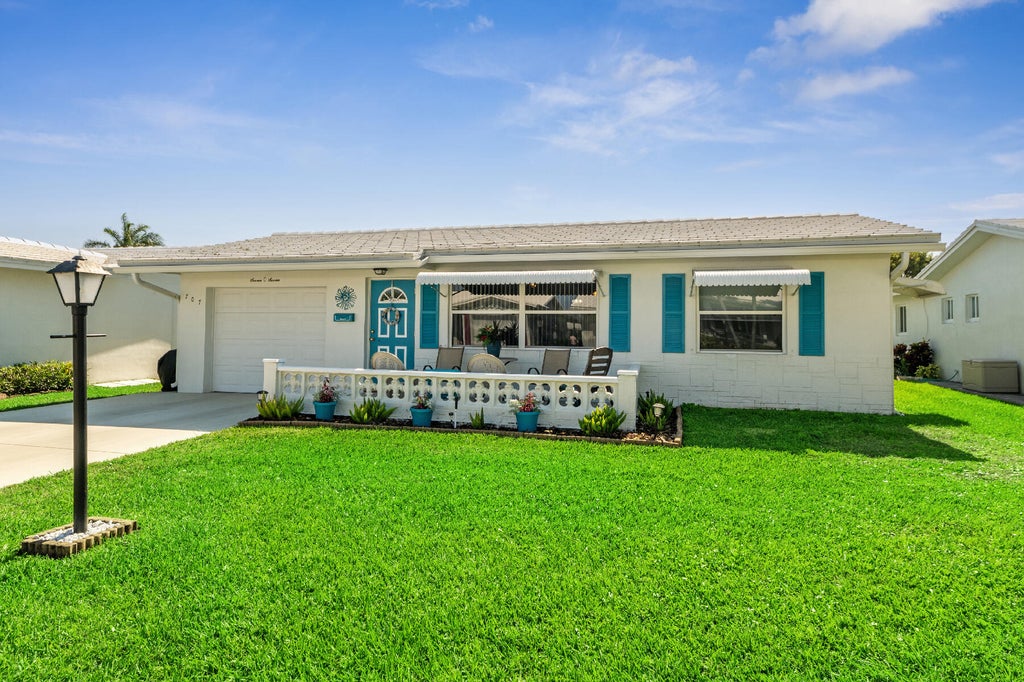 Photo of 707 SW 15th Street, Boynton Beach, FL 33426 (MLS # R11071712)