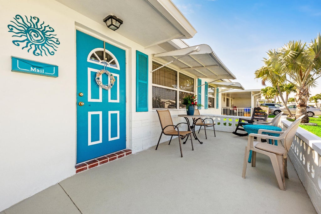 Photo of 707 SW 15th Street, Boynton Beach, FL 33426 (MLS # R11071712)