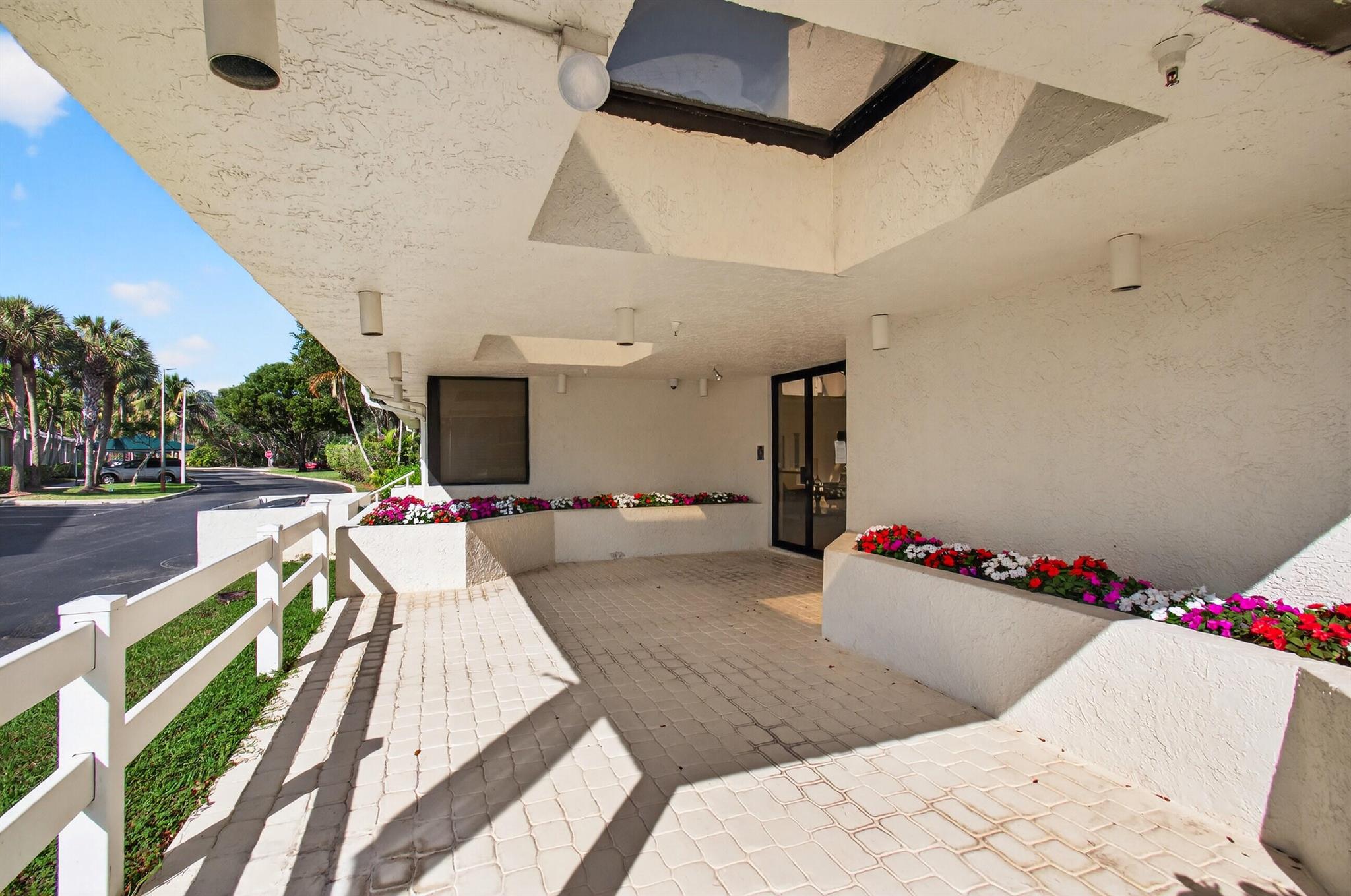 POINCIANA PLACE VILLAS CO - Residential Lease