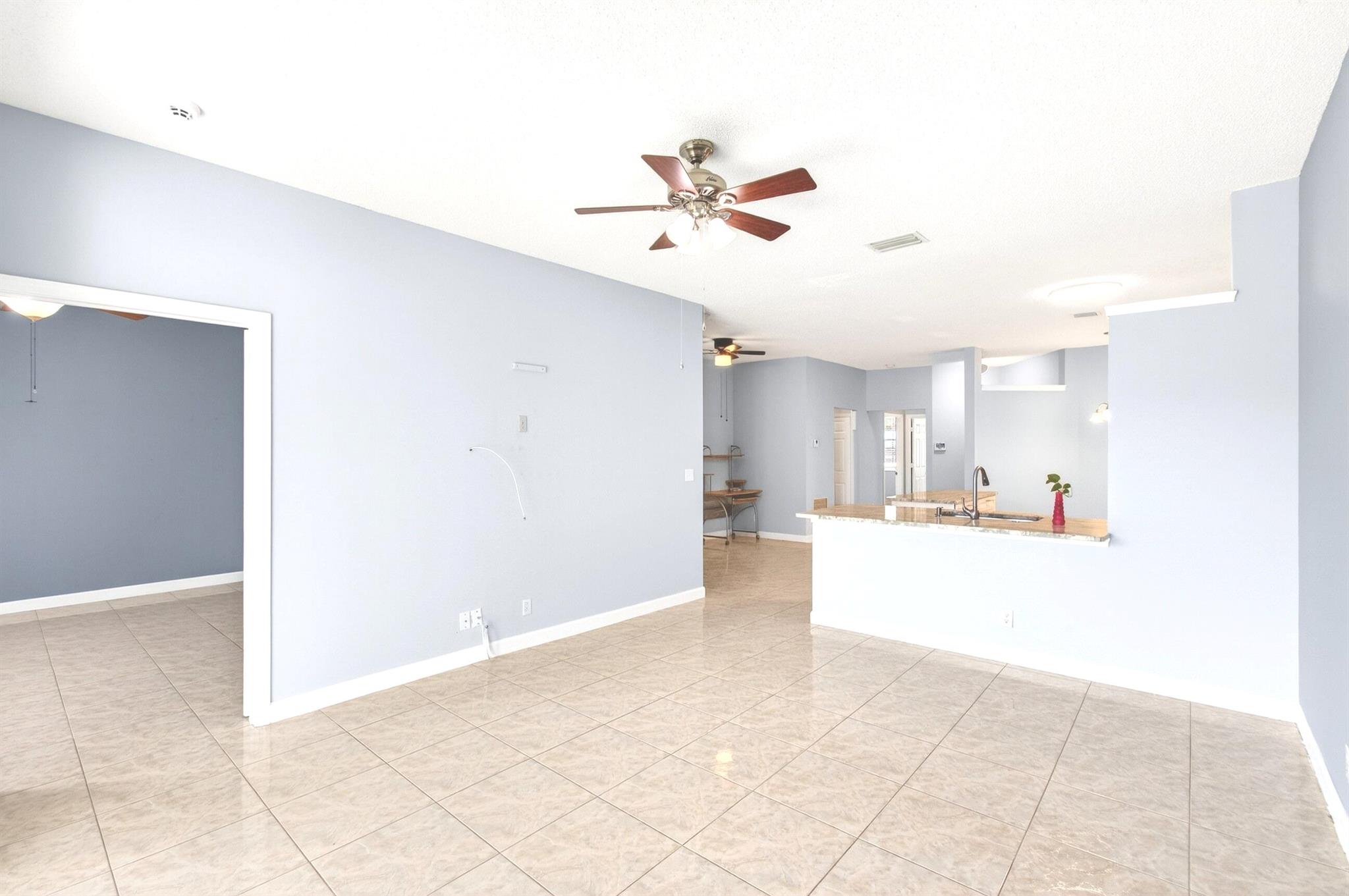 POINCIANA PLACE VILLAS CO - Residential Lease