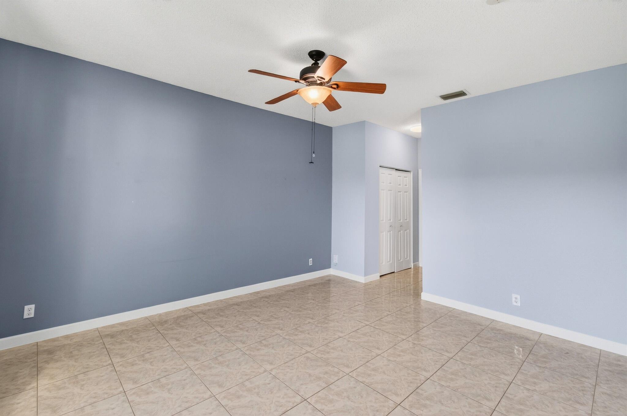 POINCIANA PLACE VILLAS CO - Residential Lease