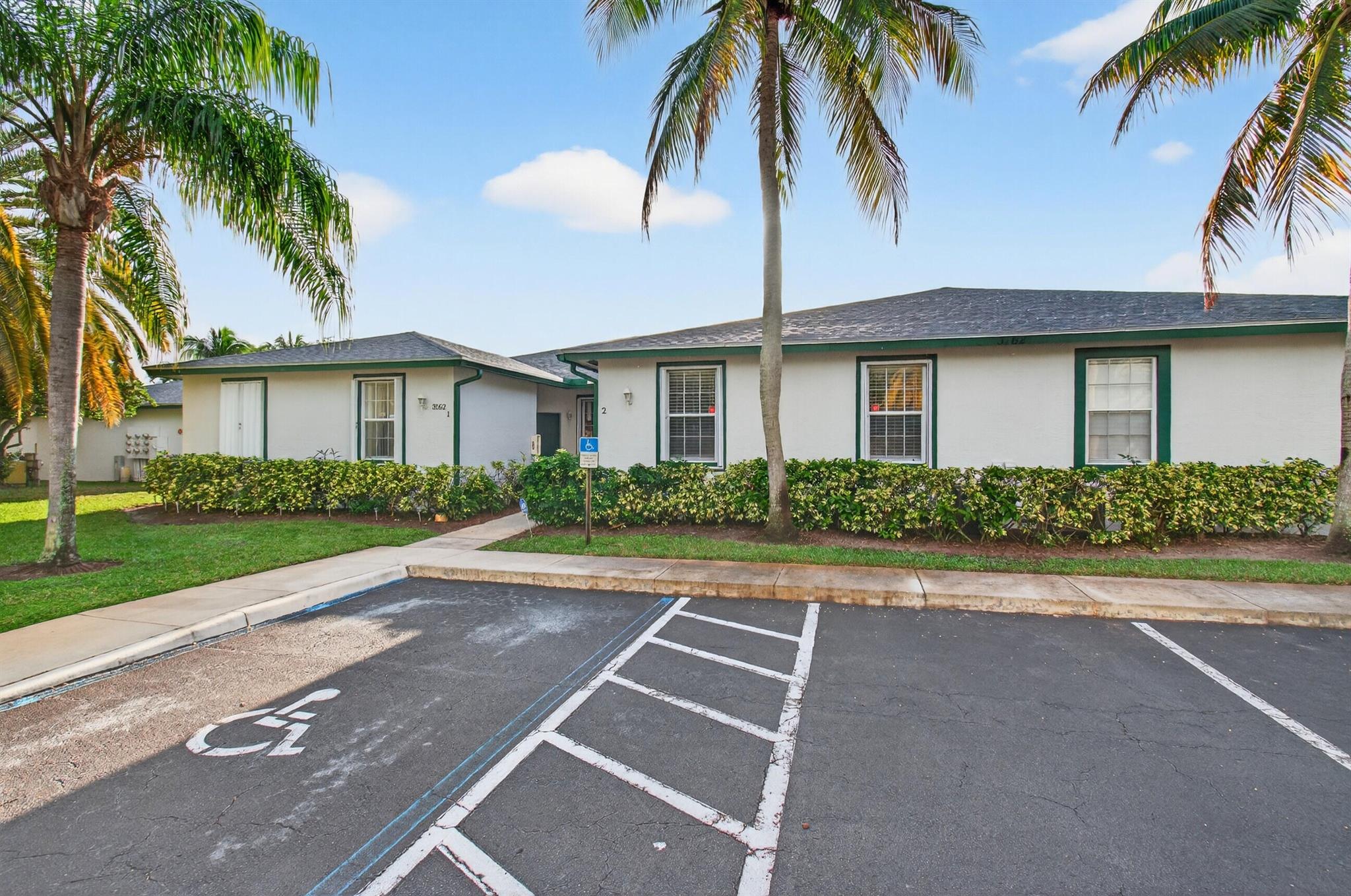 POINCIANA PLACE VILLAS CO - Residential Lease