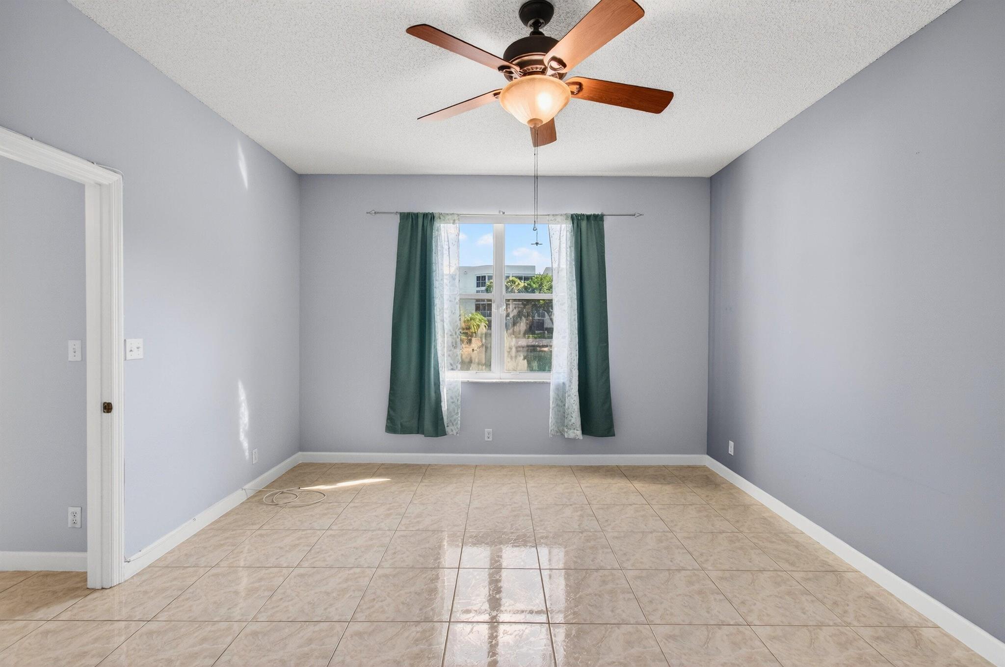 POINCIANA PLACE VILLAS CO - Residential Lease