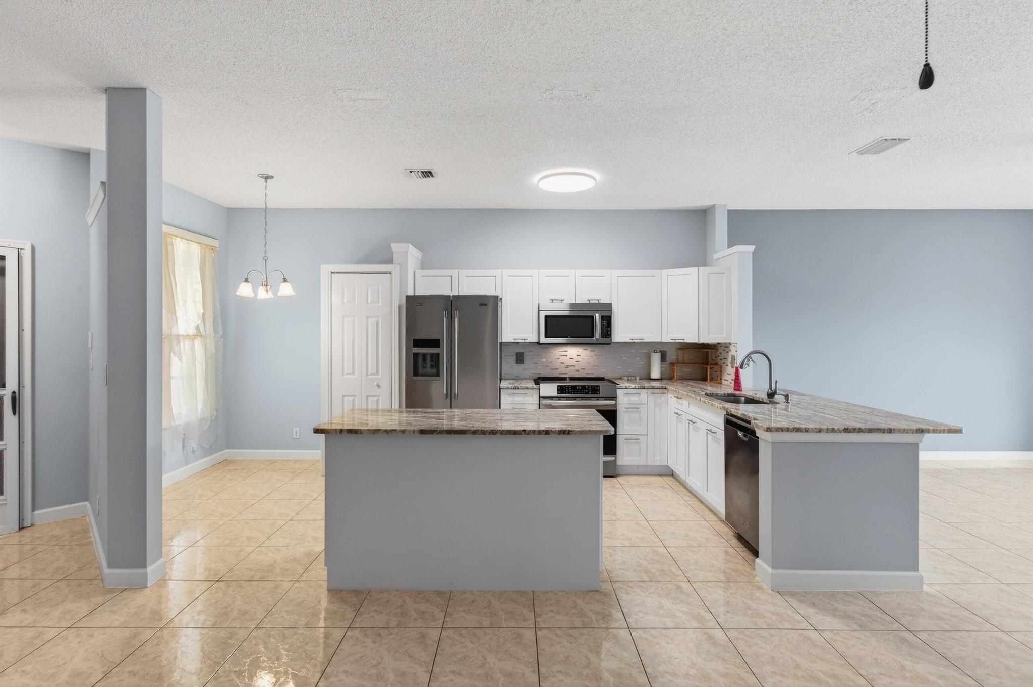 POINCIANA PLACE VILLAS CO - Residential Lease