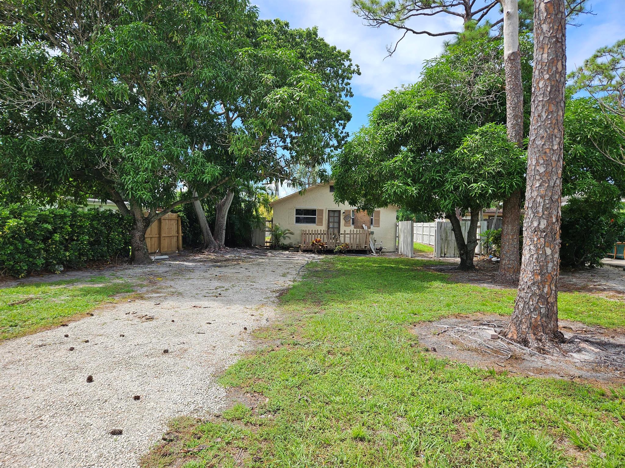 View photos, virtual tours, details... 409 Perry Avenue