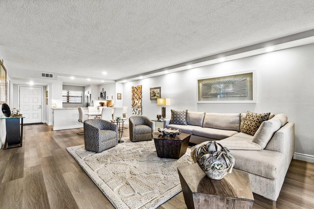 Photo of 12781 Briarlake Drive, Palm Beach Gardens, FL 33418 (MLS # B26083819)