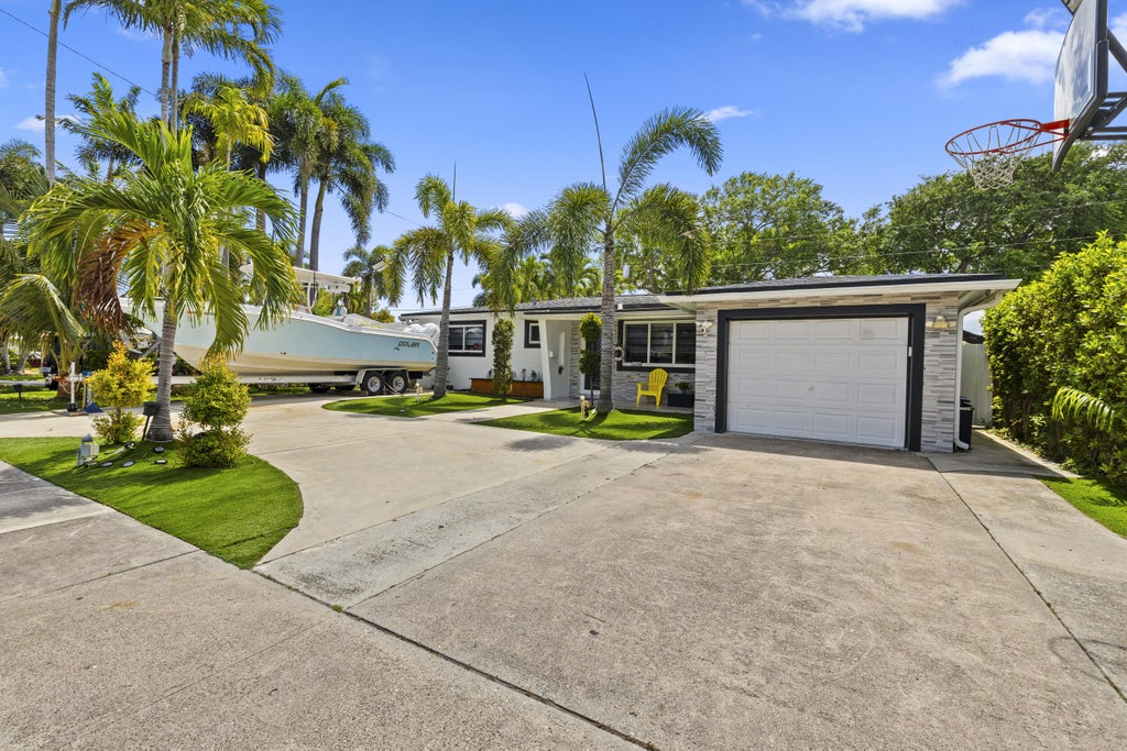 Photo of 3230 ROOSEVELT Street, Hollywood, FL 33021 (MLS # B26079499)