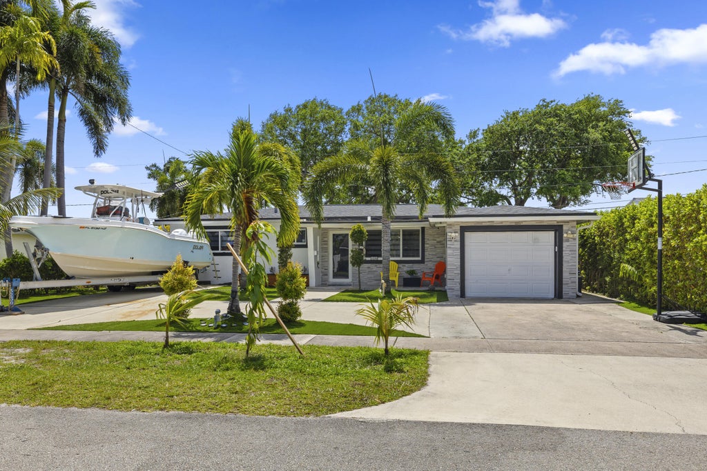 Photo of 3230 ROOSEVELT Street, Hollywood, FL 33021 (MLS # B26079499)