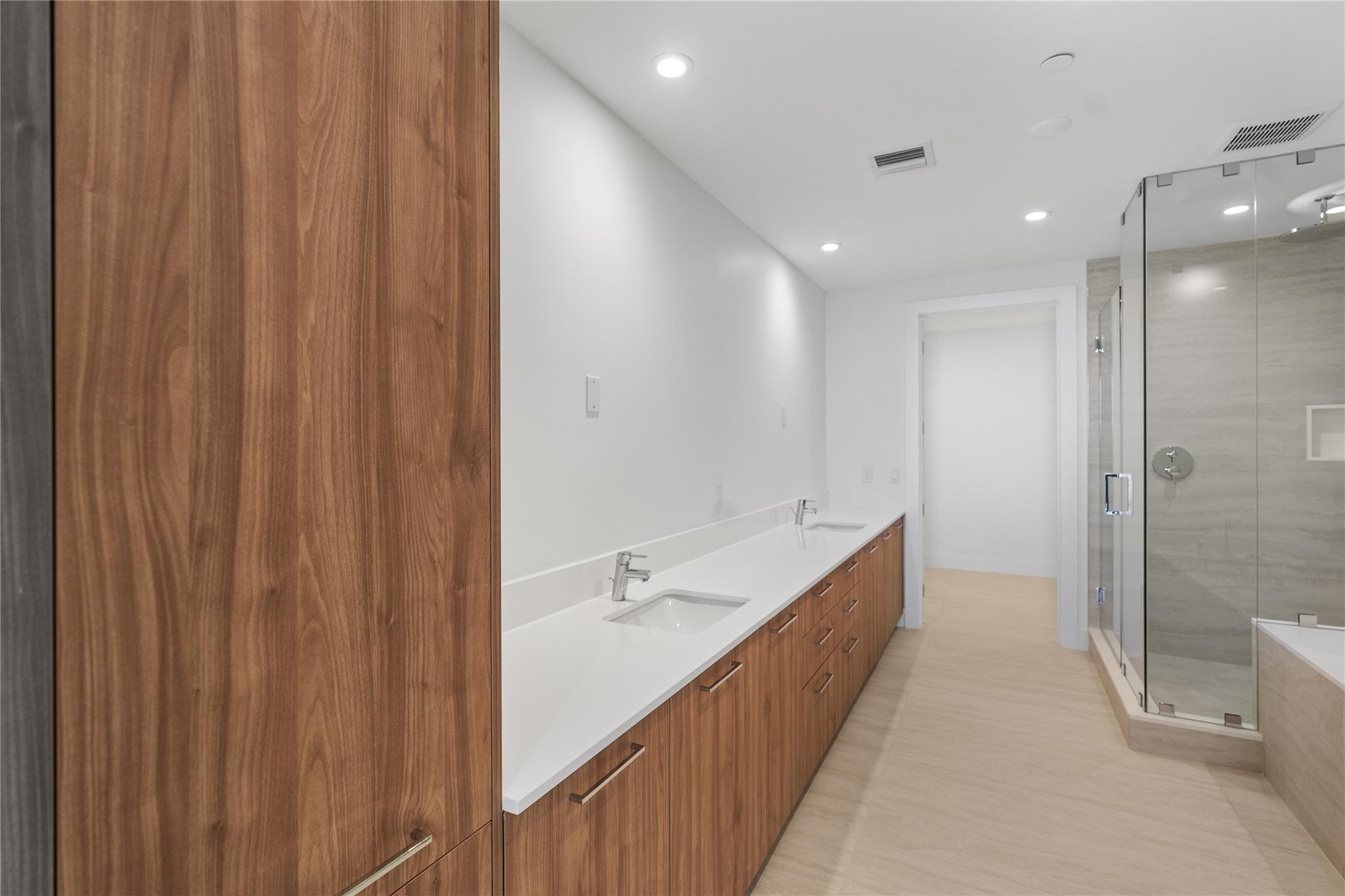 SELENE OCEANFRONT - Residential