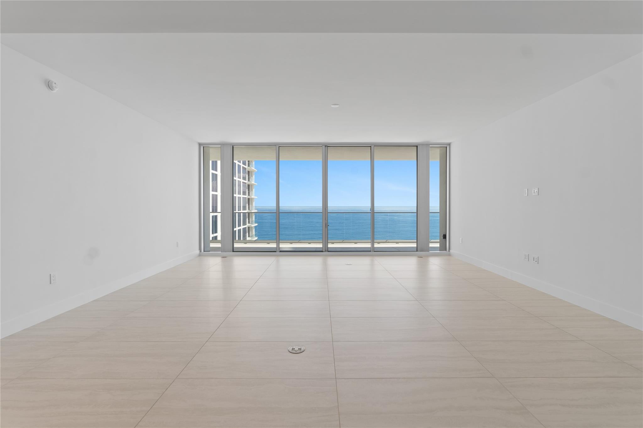 SELENE OCEANFRONT - Residential