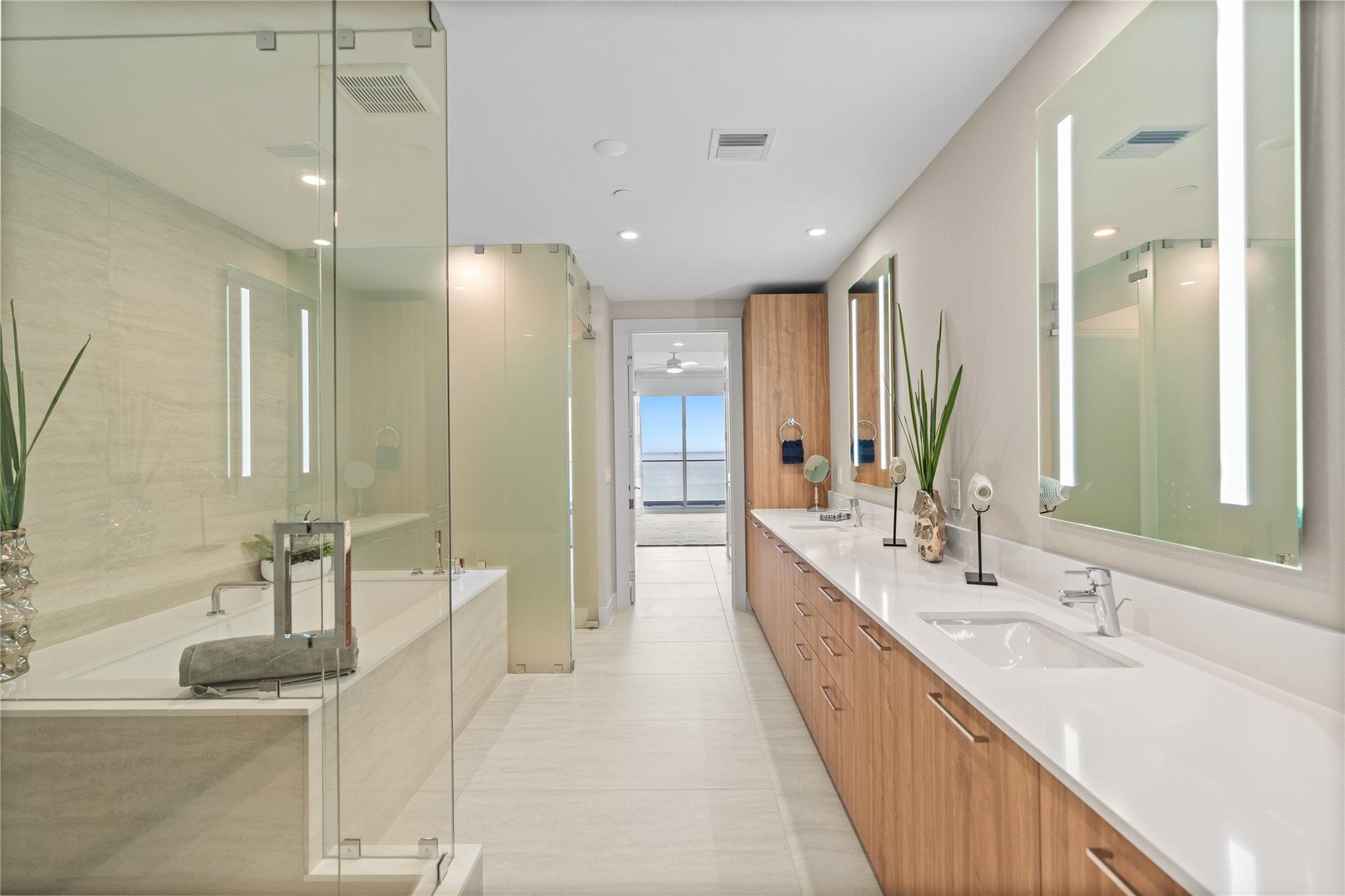 SELENE OCEANFRONT - Residential