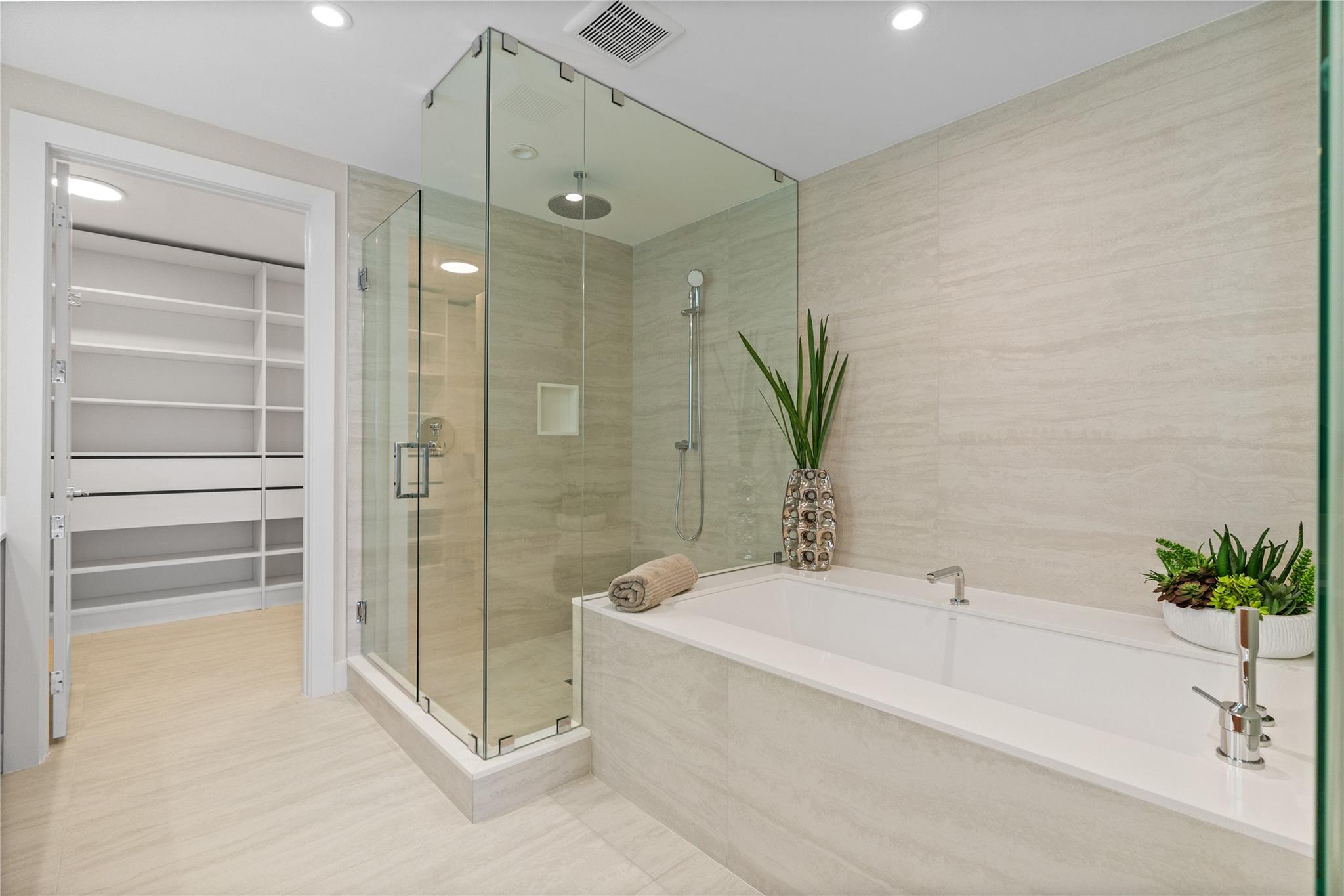 SELENE OCEANFRONT - Residential