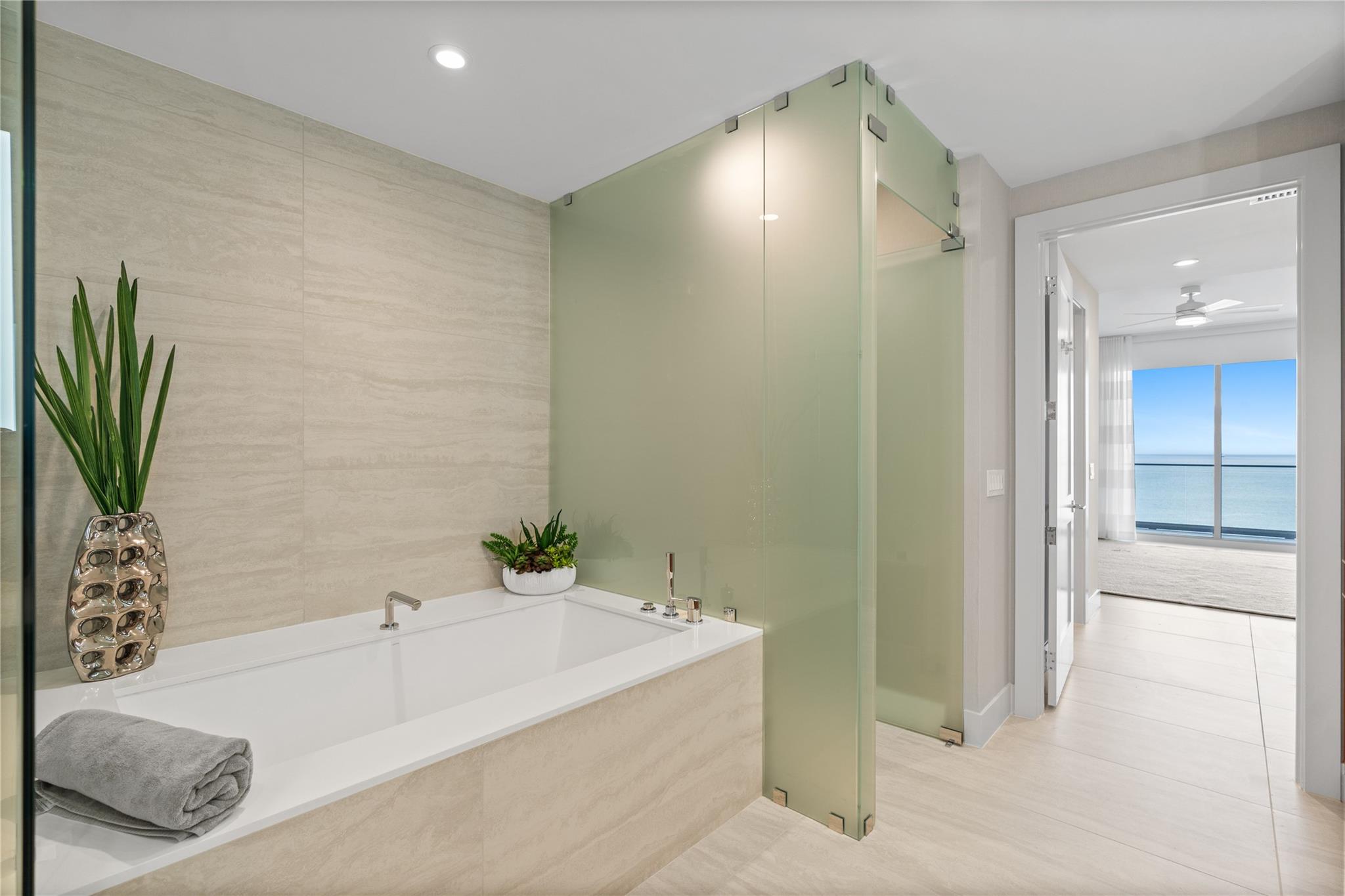 SELENE OCEANFRONT - Residential