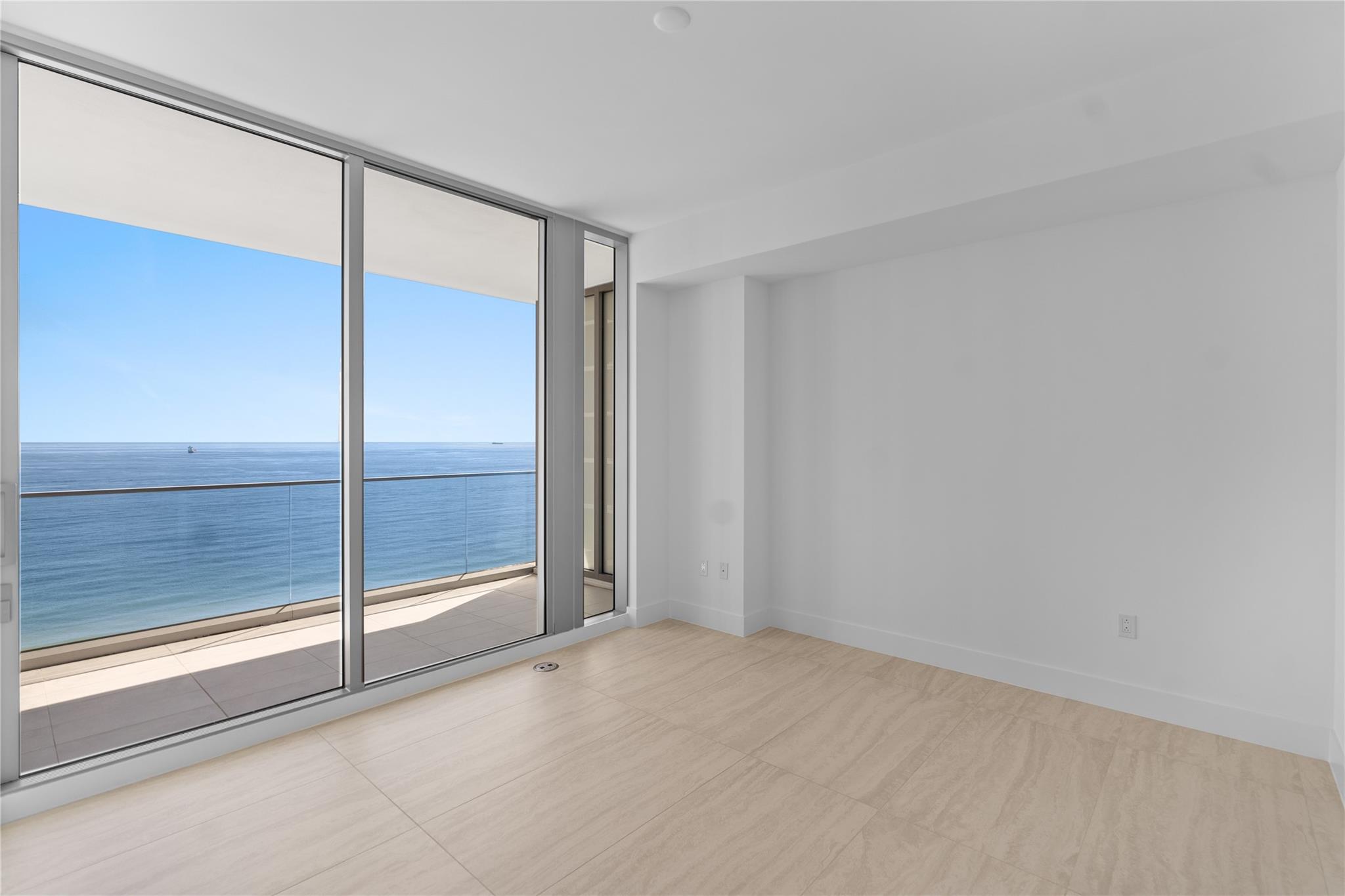 SELENE OCEANFRONT - Residential