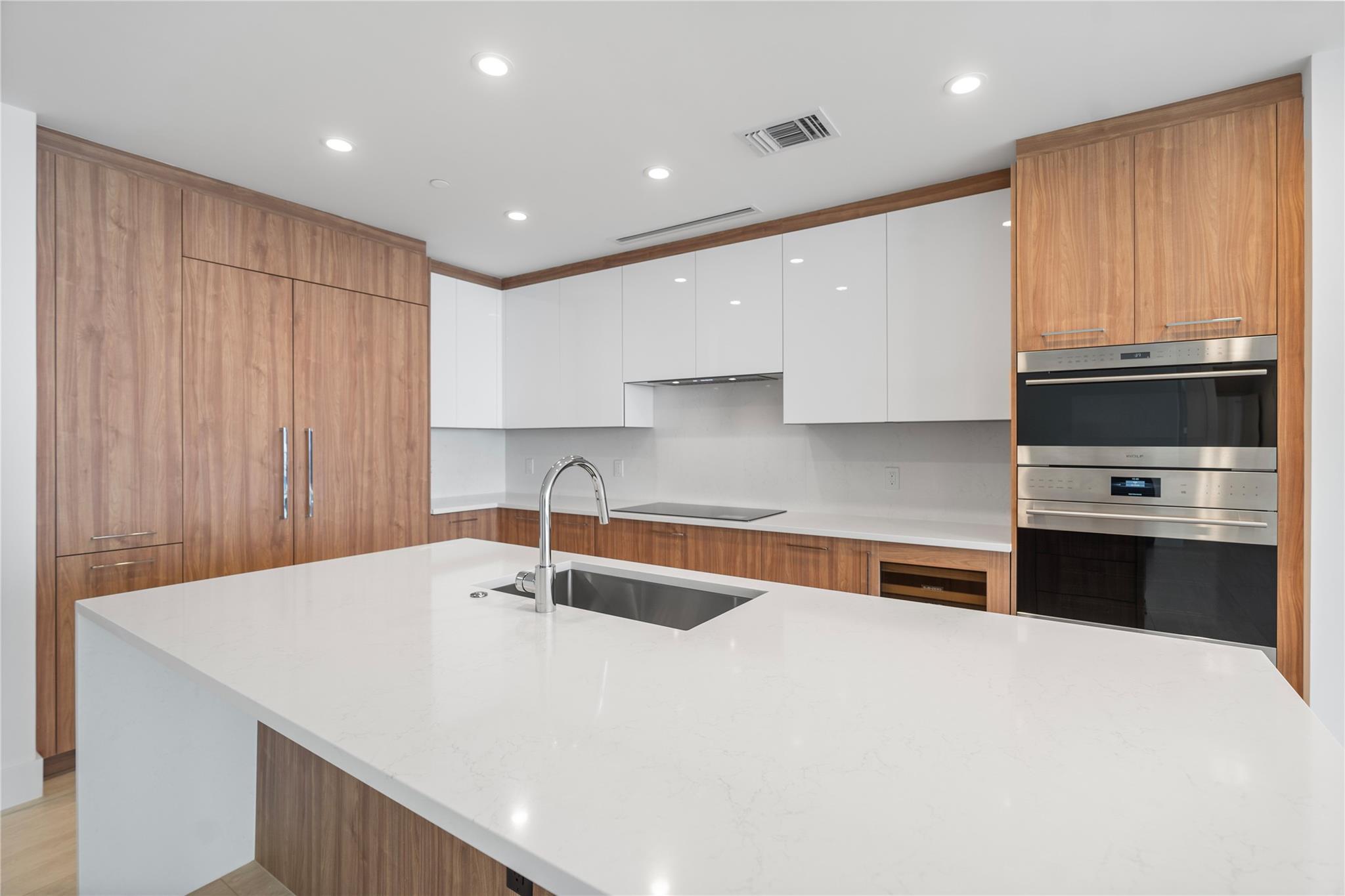 SELENE OCEANFRONT - Residential