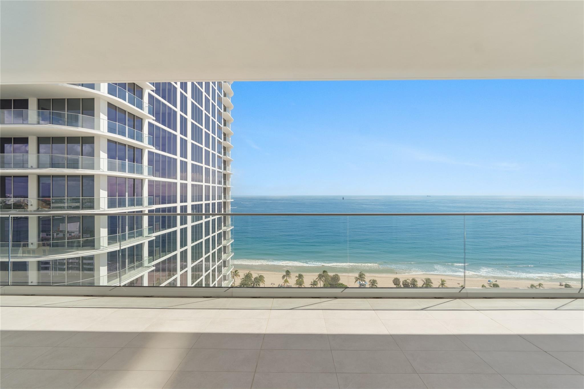 SELENE OCEANFRONT - Residential