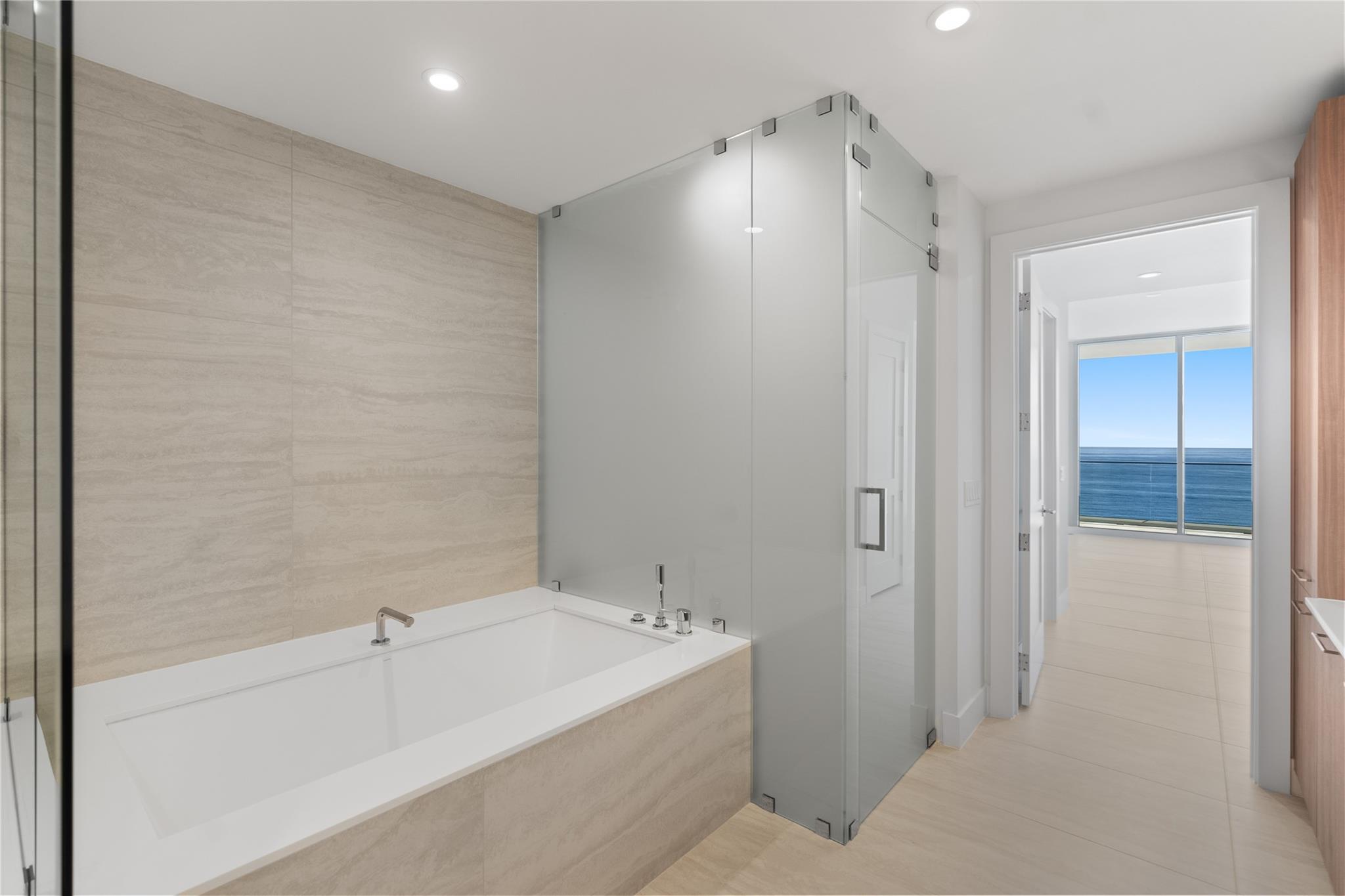 SELENE OCEANFRONT - Residential