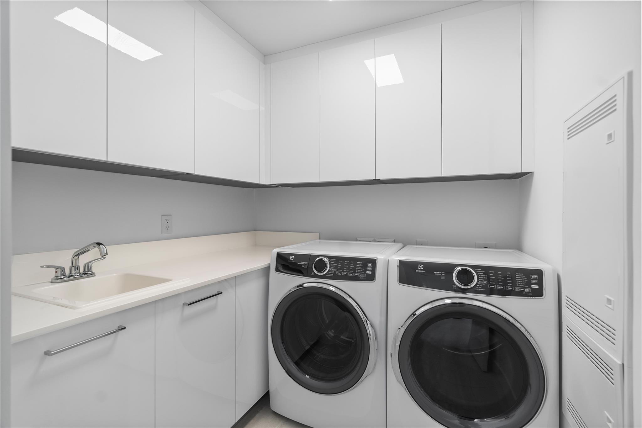 SELENE OCEANFRONT - Residential