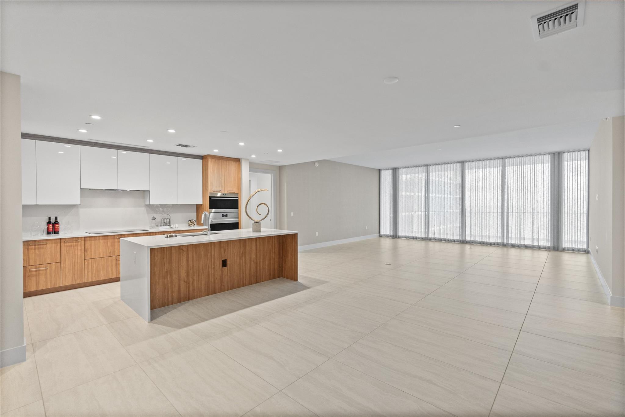 SELENE OCEANFRONT - Residential