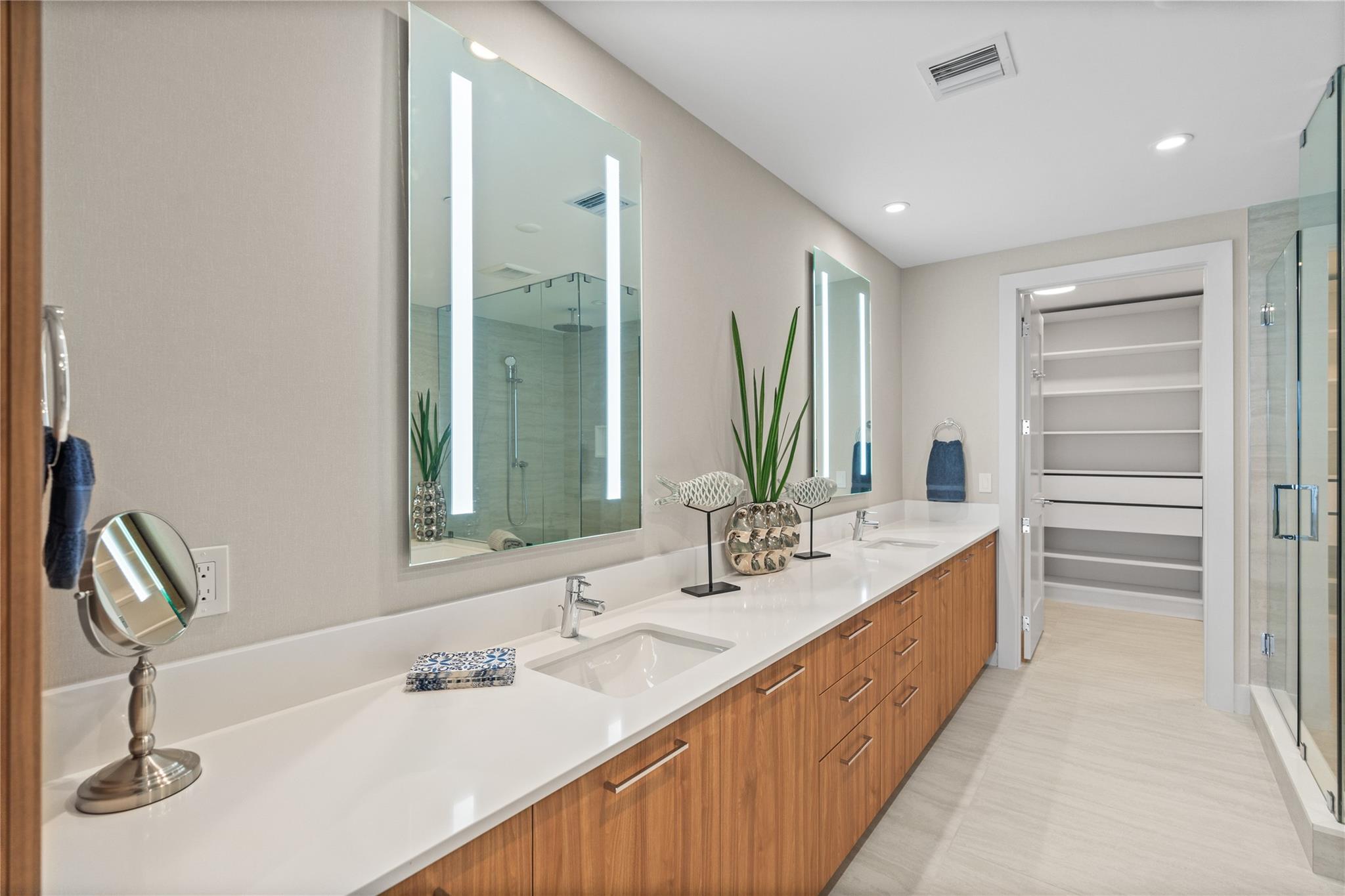 SELENE OCEANFRONT - Residential