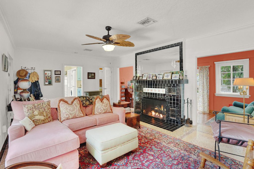 Photo of 417 N 12th Avenue N, Lake Worth Beach, FL 33460 (MLS # R11164902)