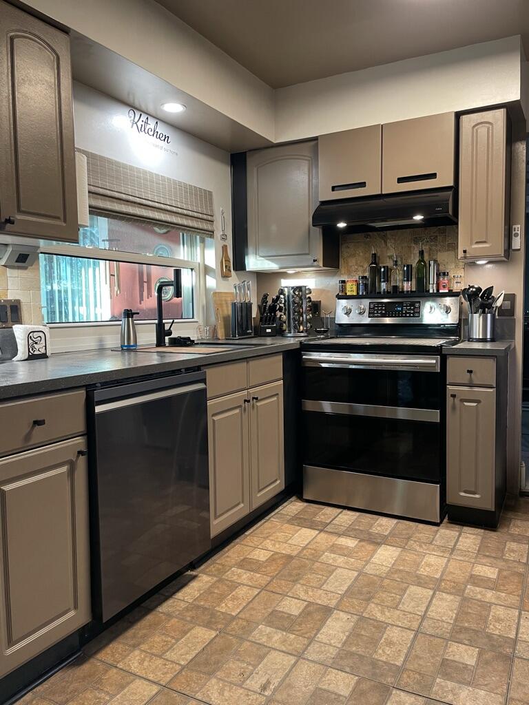 SUNRISE GOLF VILLAGE SEC 20 - Residential