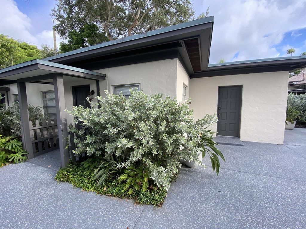 Photo of 131 S Federal Highway #1, Lake Worth Beach, FL 33460 (MLS # R11016555)