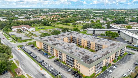 A home in Lauderdale Lakes