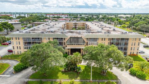 A home in Lauderdale Lakes