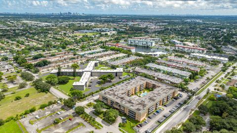 A home in Lauderdale Lakes