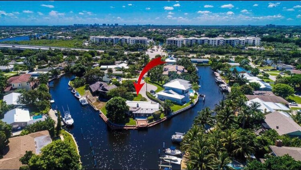 Photo of 14095 Port Circle, Palm Beach Gardens, FL 33410 (MLS # R10760318)