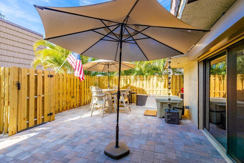 Photo of 1166 6th Avenue #15a, Vero Beach, FL 32960 (MLS # R11154013)