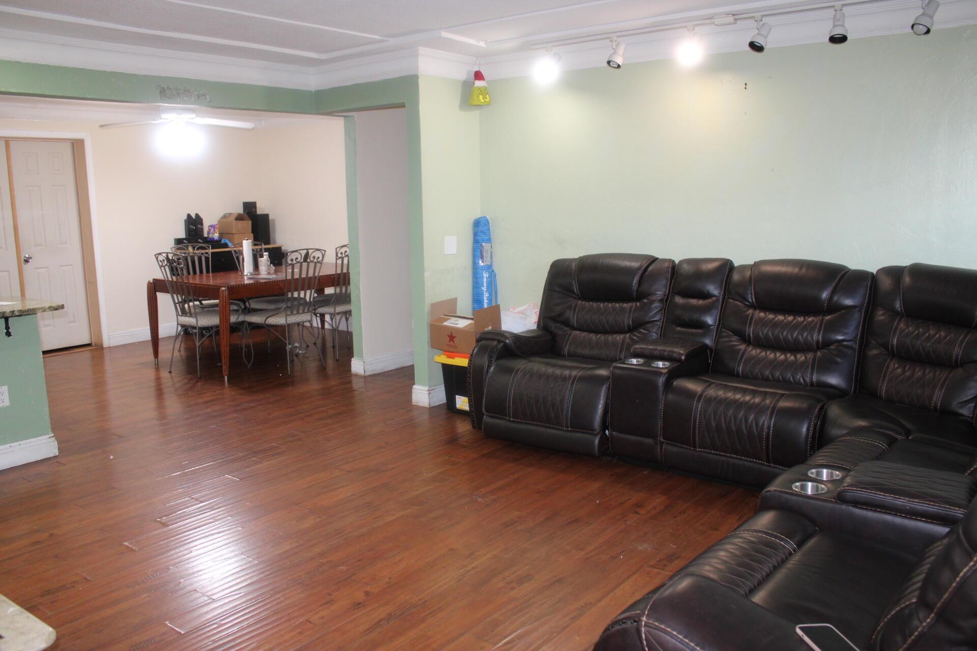 FLORAL PARK LANTANA - Residential