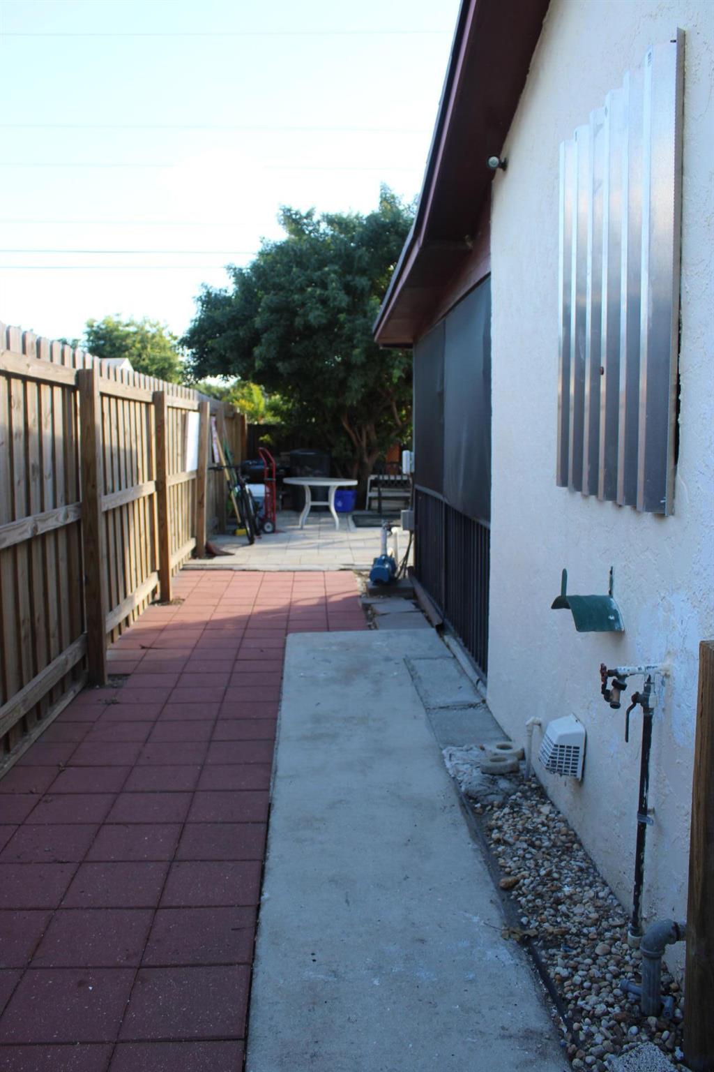 FLORAL PARK LANTANA - Residential