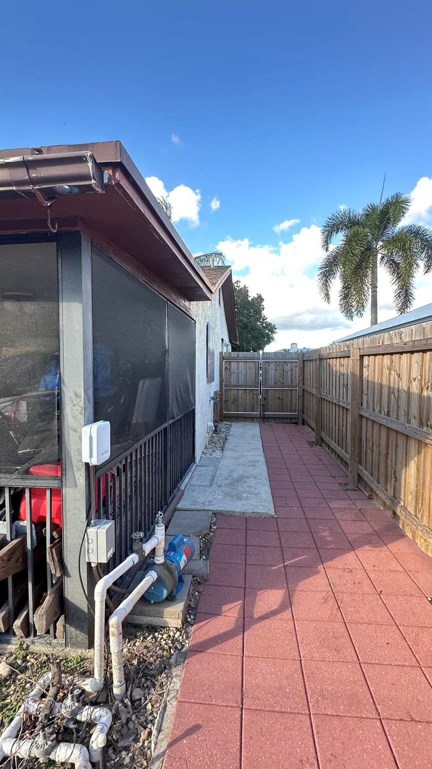 FLORAL PARK LANTANA - Residential