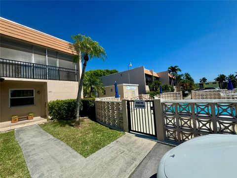 Townhouse in Hollywood FL 1401 15th Ave Ave 18.jpg