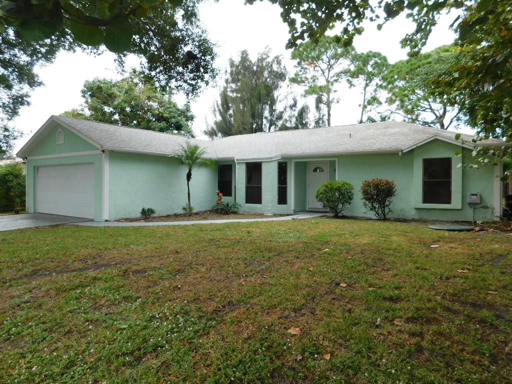 Photo of 1632 SE Haverford Street, Port Saint Lucie, FL 34983 (MLS # R10761393)