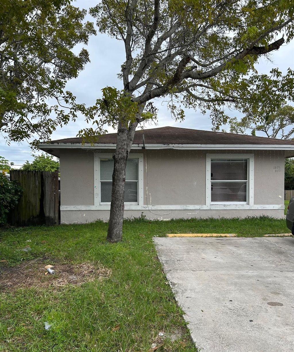 Photo of 18011803 44th Terrace, Fort Lauderdale, FL 33317 (MLS # F10464740)
