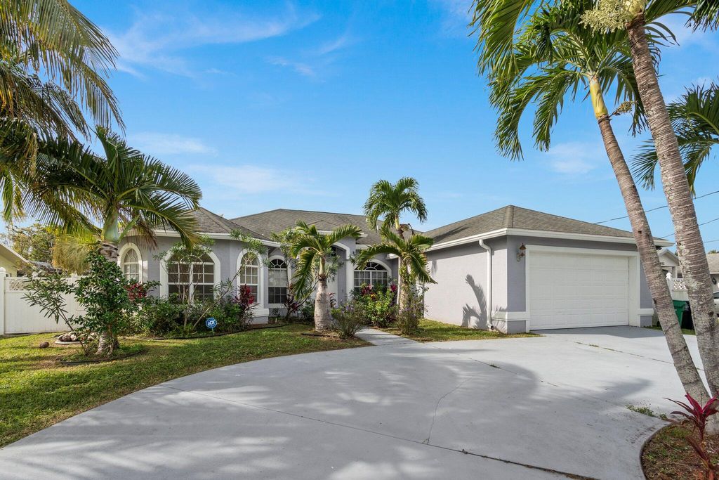 Photo of 1942 SE Fallon Drive, Port Saint Lucie, FL 34983 (MLS # R10940291)