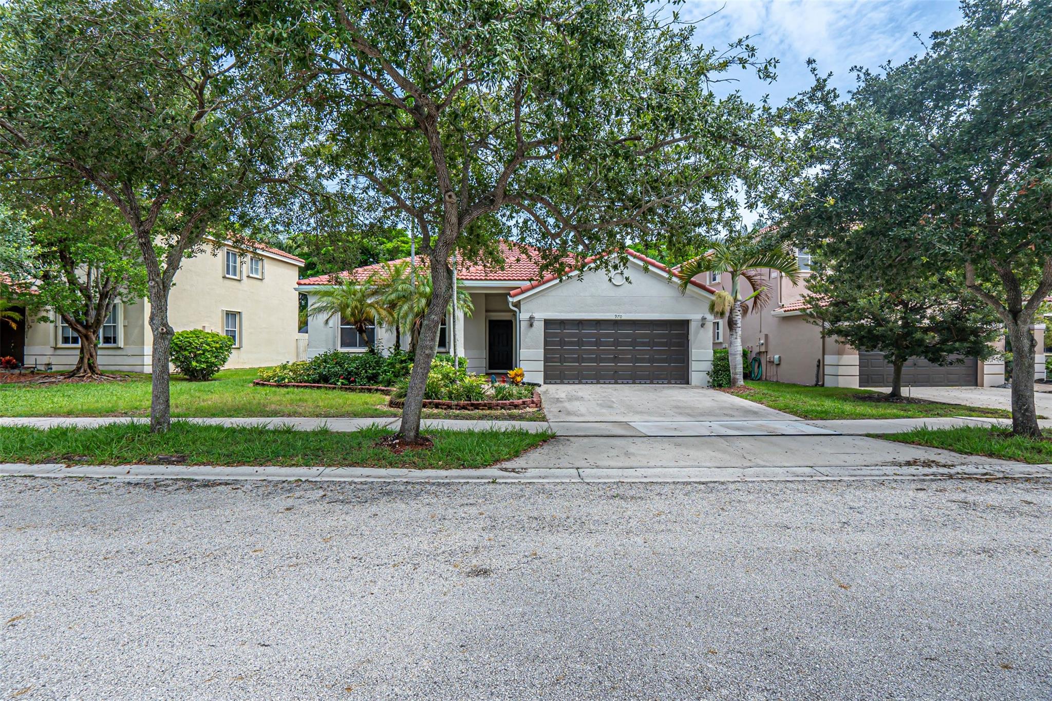 Charming 4BR/2BA single-story home in Weston’s exclusive Savanna community. Recent updates include a new roof and Gutter (2024), new HVAC (2021), New floor, new appliance, new grass and fresh interior/exterior paint. Accordion shutters on all windows and doors. Quiet, family-friendly neighborhood with resort-style amenities: water park, Olympic pool, Jacuzzi, kids’ pool, mini golf, hockey rink, soccer field, clubhouse, and BBQ area. Walking distance to Weston Regional Park with top-rated pickleball courts. Easy to show