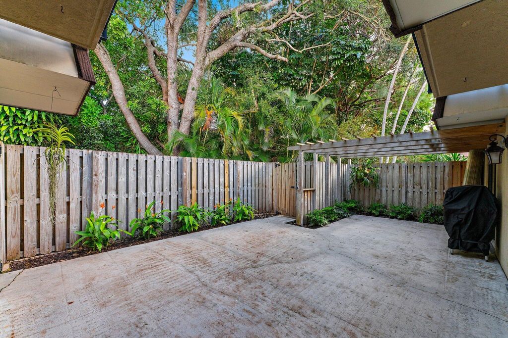 Photo of 413 4th Lane, Palm Beach Gardens, FL 33418 (MLS # R11070122)